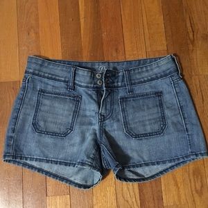 EUC Old Navy Diva medium wash jean shorts size 6